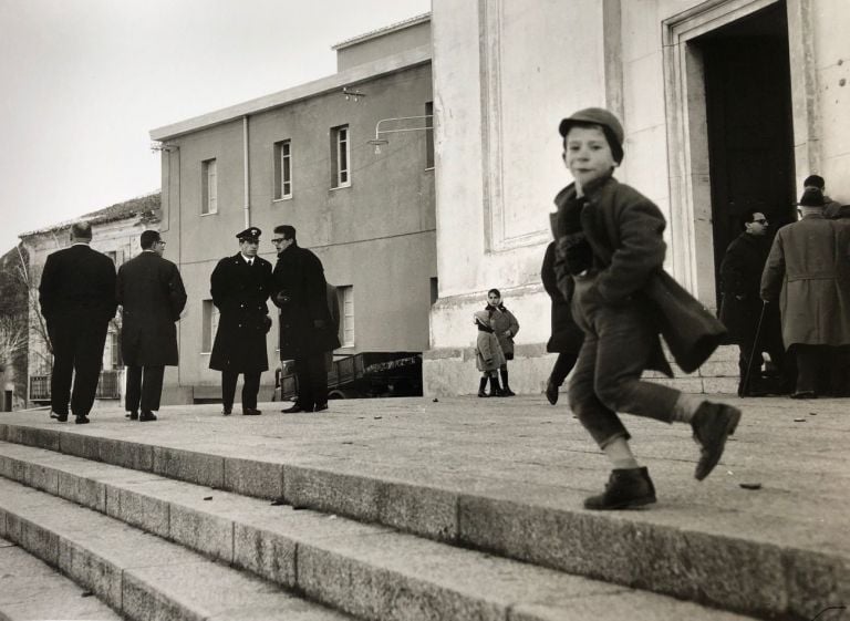 Lisetta Carmi, Nuoro, i funerali del carabiniere Carmelo Natoli Scialli, 1962