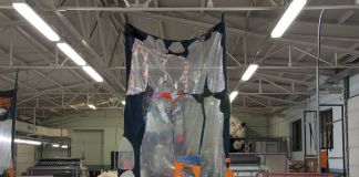 Lucia Veronesi, Nonostante il pensiero, 2020, tessuti, tessuti stampati, plastica, filo, cinghie, fibbie, 247 x 152 cm. Installation view at Carpendeo, Brescia