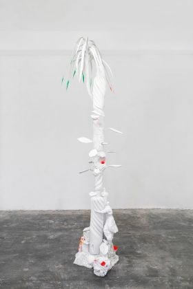 Mattia Barbieri, Mattinzio, 2018, legno e gesso, 263x51x42 cm