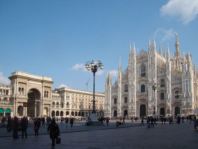 Milano, Piazza Duomo, ph. Arbalete, fonte Wikimedia
