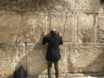 Roberto Paci Dalò davanti al Muro del Pianto a Gerusalemme