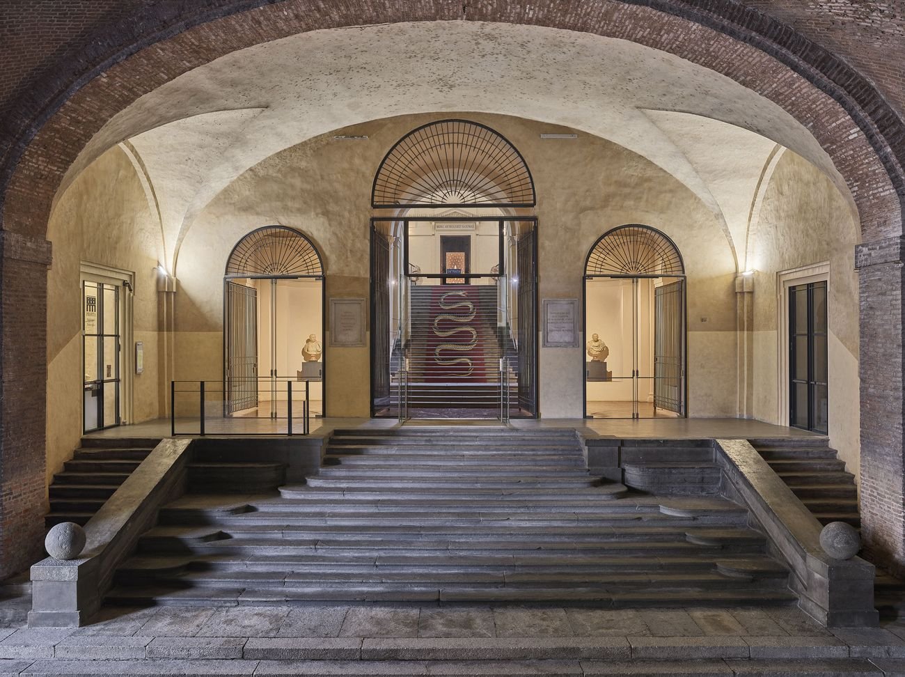 Scalone monumentale del Palazzo della Pilotta dopo il completamento dei lavori delle due biglietterie. Photo Giovanni Hänninen