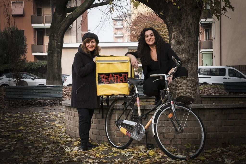 A Milano nasce Teatro Delivery che porta il teatro nei cortili dei condomini e nelle case