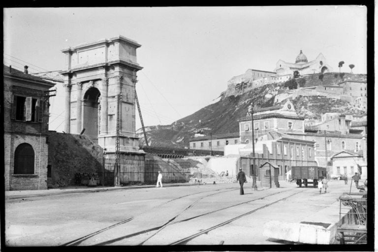 Duomo dal porto, credits Archivio Corsini Comune di Ancona