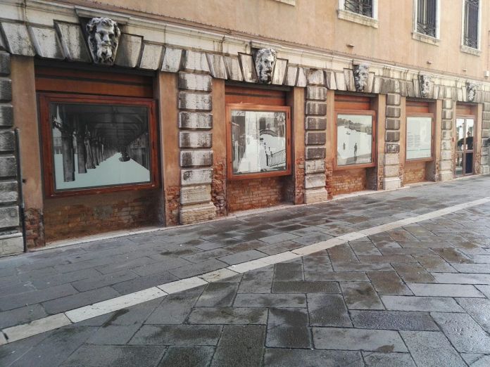 Vetrine accese a Venezia
