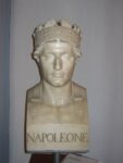 © Comune di Milano, Galleria d'Arte Moderna (in deposito presso Palazzo Moriggia| Museo del Risorgimento). Giovan Battista Comolli, Erma di Napoleone I Re d’Italia, marmo di Carrara, 1809 (Milano, Galleria d’Arte Moderna, in deposito presso Palazzo Moriggia-Museo del Risorgimento)