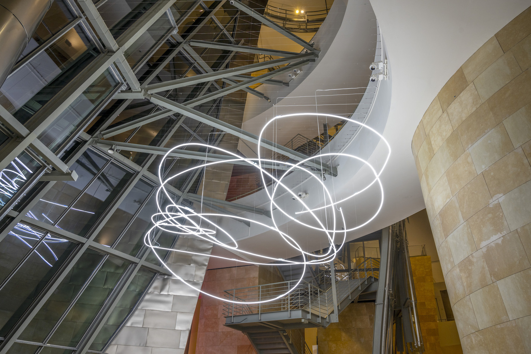 Lucio Fontana, Struttura al neon per la IX Triennale di Milano, installazione al Guggenheim Museum di Bilbao