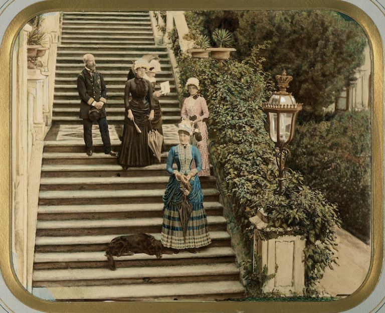 L'Arciduchessa Stefania, moglie dell'Arciduca Rodolfo d'Asburgo, con il Conte Carlo Bombelles e le dame di Corte, Castello di Miramare, Trieste 1885