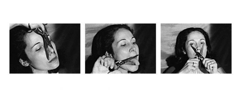 Anna Maria Maiolino, É o que Sobra (È quello che resta), série Fotopoemação (dalla serie Fotopoemazione), 1974/2000 Fotografia b/n, stampa digitale cm 62 x 152 Courtesy dell’artista, Collezione privata, Milano e Galleria Raffaella Cortese, Milano