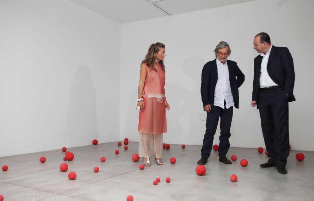 Annamaria Maggi, Maurizio Mochetti, Alberto Fiz, Galleria Fumagalli, Bergamo, 2011. Photo courtesy Galleria Fumagalli