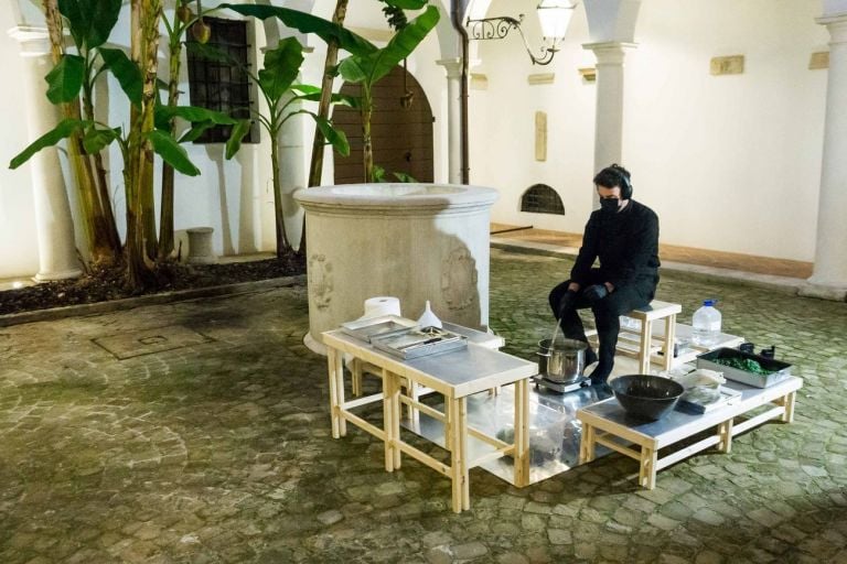 Cristiano Corbucci, For a rainy day, 2021, performance a Palazzetto Baviera, Senigallia. Courtesy Outdoor marina. Photo Elisa Veronelli