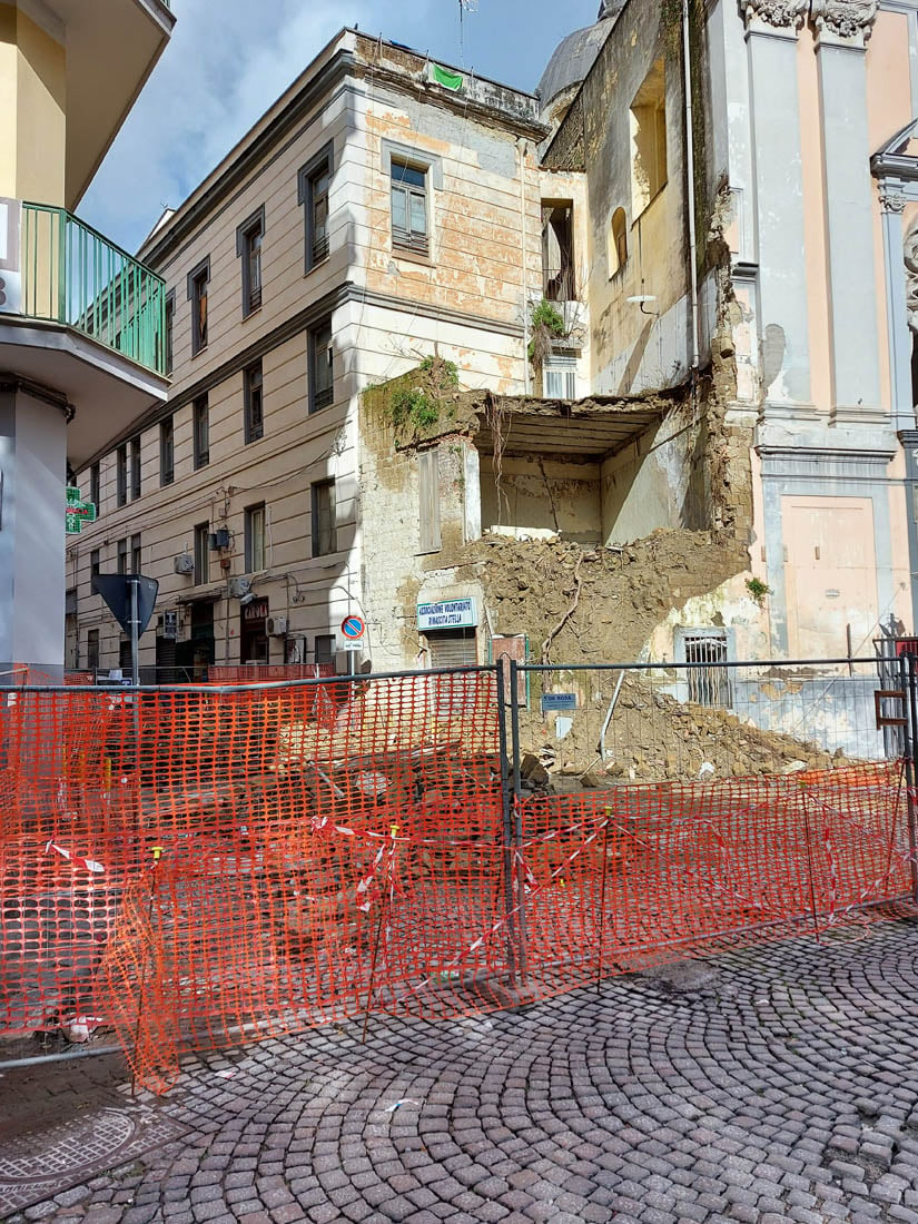 Facciata e particolare della chiesa di Santa Maria del Rosario alle Pigne (meglio nota come Rosariello), sita in Piazza Cavour, dopo il crollo del 20 gennaio 2021, Napoli 1 febbraio 2021. Photo Carlo De Cristofaro