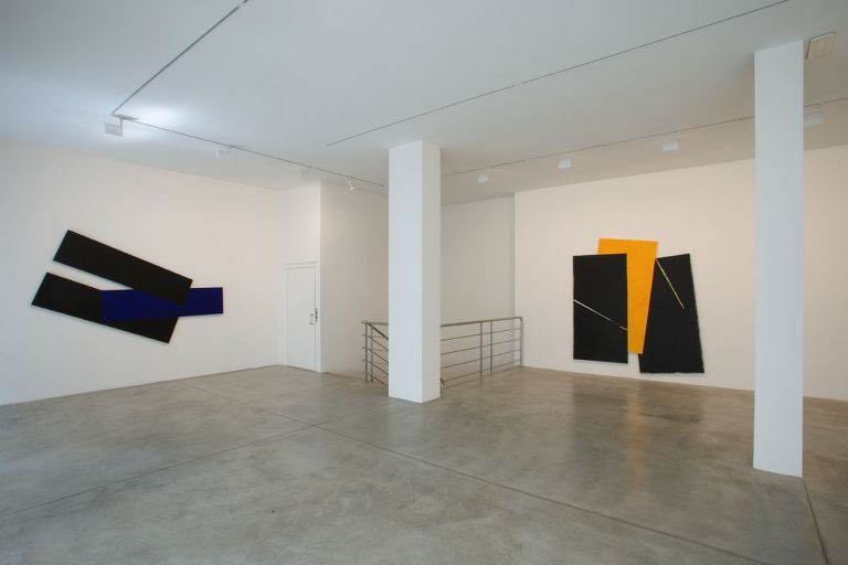 Galleria Fumagalli, veduta della sede di Bergamo con mostra personale di Gianfranco Pardi, 2006. Photo courtesy Galleria Fumagalli