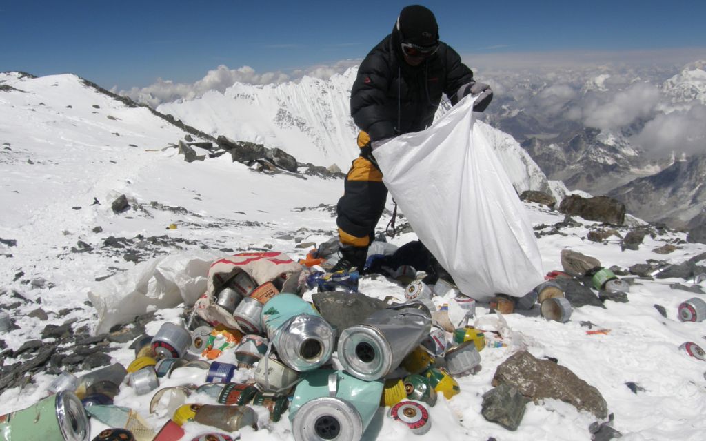 Un museo sulla catena dell’Himalaya vuole salvare l’Everest dai rifiuti. Grazie all’arte