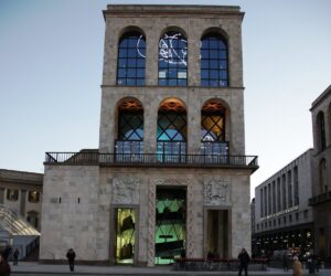 Raddoppio del Museo del Novecento. La passerella sospesa divide Milano