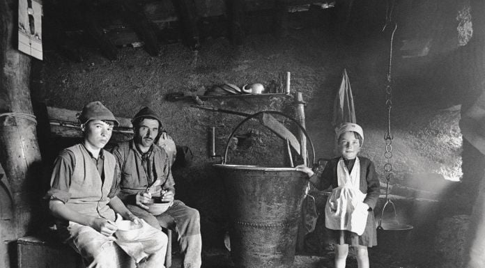 Muore a Bergamo a 90 anni Pepi Merisio, il fotografo del Papa e della gente comune