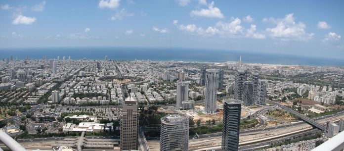Shmuliko, Tel Aviv from Moshe Aviv Tower. HaMedina Square in the middle. Fonte Wikipedia - CC BY-SA 3.0