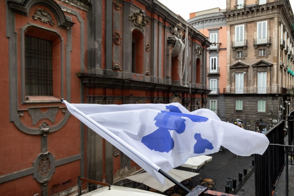 A Napoli la galleria Tiziana Di Caro risponde all’emergenza con la giovane arte