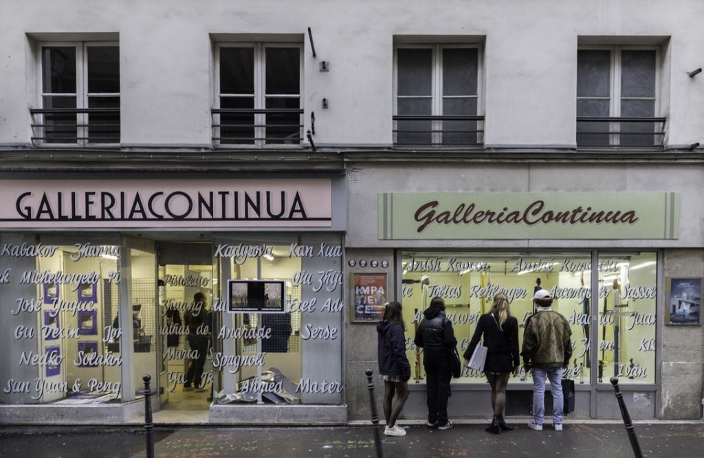 Galleria Continua apre nuovo spazio ibrido a Parigi e parte con una mostra curata dall’artista JR