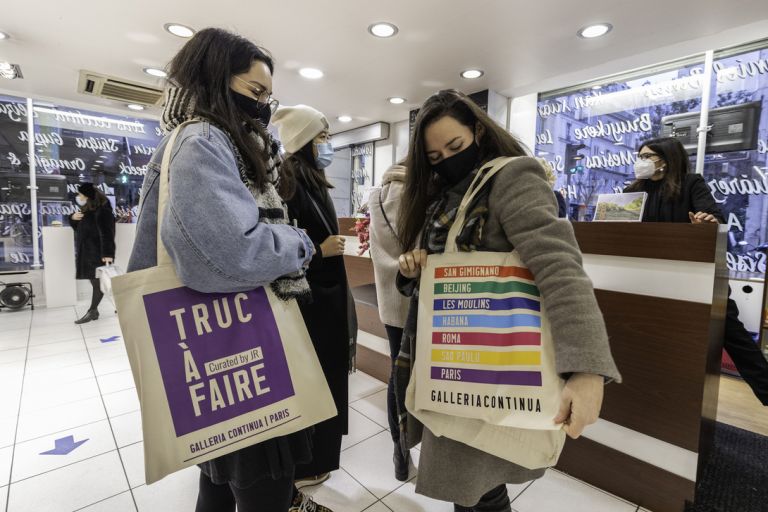 Galleria Continua Paris 2021. Visitors purchasing. Photo by: Sara De Santis