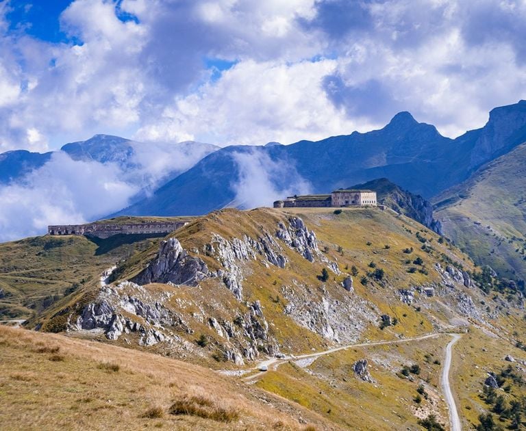 Veduta del Forte Centrale sul Colle di Tenda. Photo © Lorenzo Trova