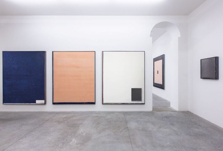 Vincenzo Schillaci, Figures (?), 2018, installation view at Francesco Pantaleone Arte Contemporanea, Milano