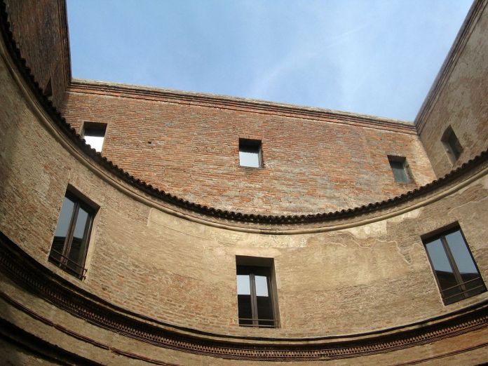 Vista dal cortile interno della Casa del Mantegna (Mantova). Photo Franzk at it.wikipedia