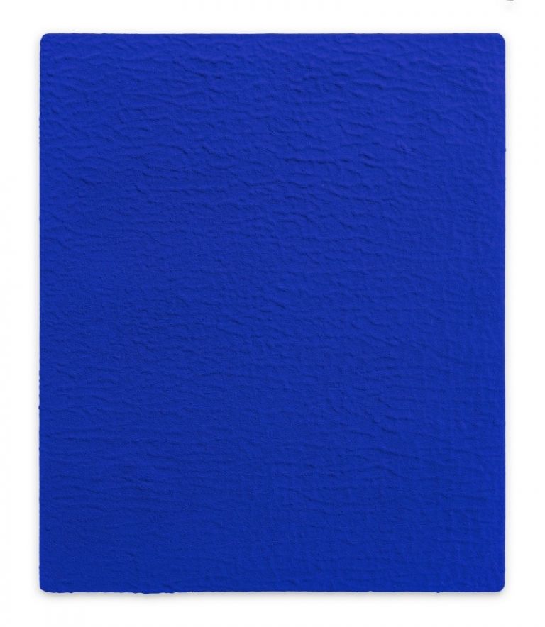 Yves Klein Monochrome bleu sans titre 1958 Courtesy of Sothebys 8 milioni. Nuovo record per Christo nell’asta Unwrapped I di Sotheby’s