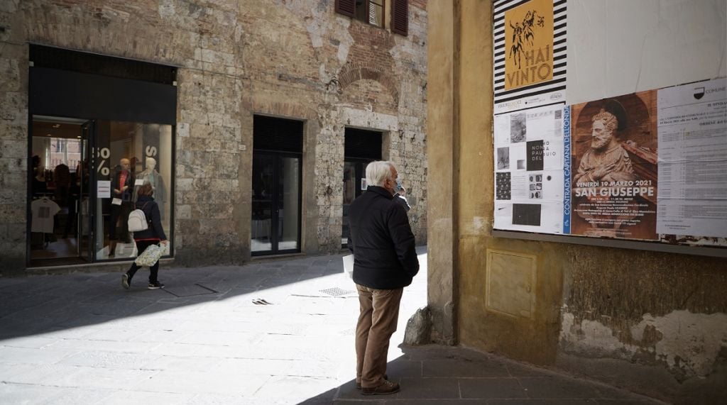 Nasce Foglio D.Istinto: rivista d’artista affissa negli spazi pubblicitari di Siena. Le foto