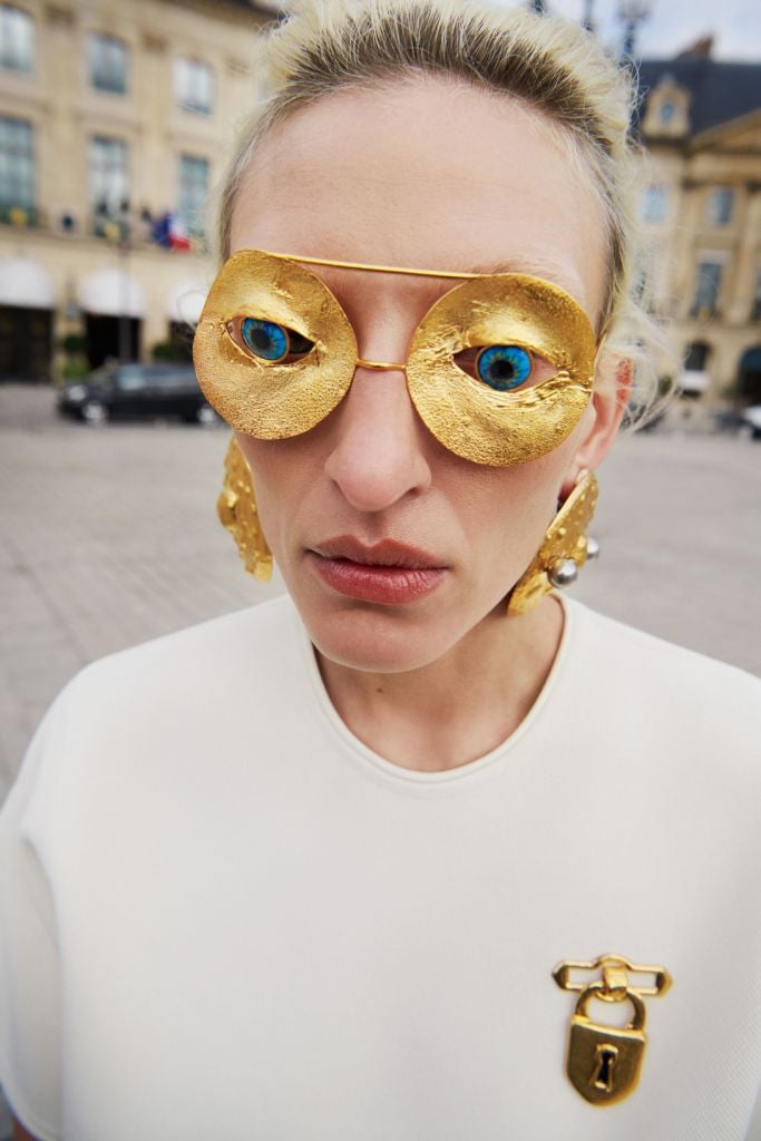 Gli audaci gioielli di Elsa Schiaparelli ispirati al surrealismo di Salvador Dalì ora in vendita