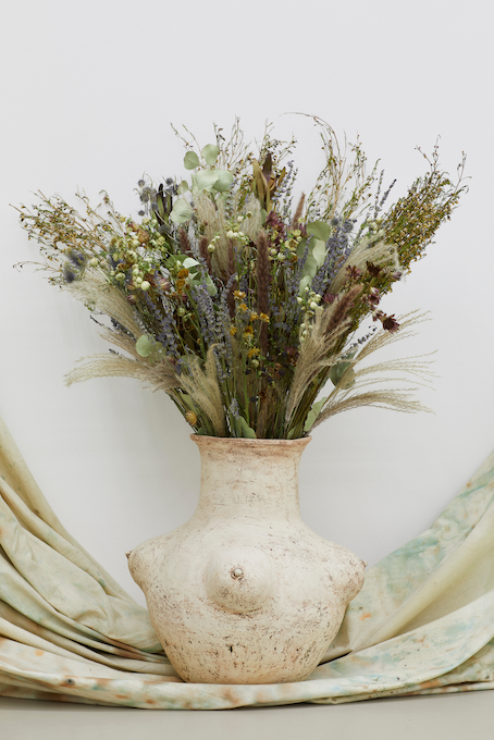 Agnieszka Brzeżańska, Untitled, 2014, glazed ceramics, courtesy of eastcontemporary and the artist – exhibition view So remember the liquid ground, Milan 2021