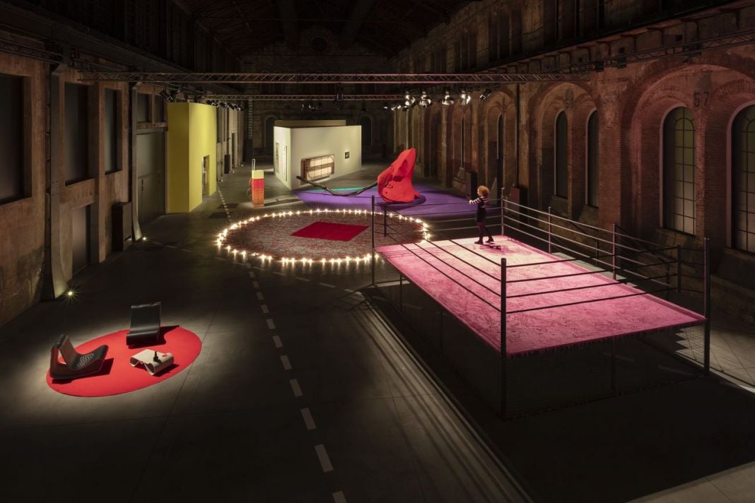 Cut a rug a round square a cura di Jessica Stockholder, 2021. Installation view at OGR Torino. Photo Andrea Rossetti for OGR. Courtesy OGR