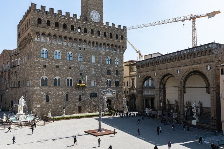 Giuseppe Penone, Abete, piazza della Signoria, Firenze © photo OKNOstudio