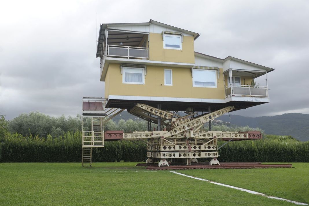 La casa volante di Annunzio Lagomarsini