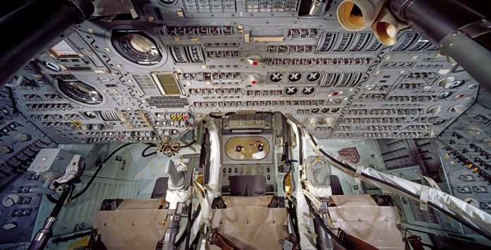 L'interno del modulo di comando della navicella spaziale Columbia