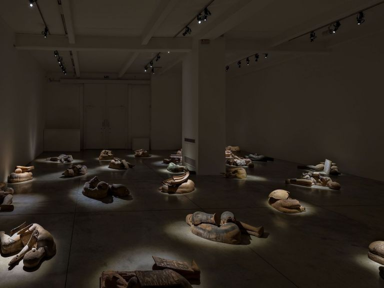 Mimmo Paladino. I Dormienti. Installation view at Cardi Gallery, Milano 2021. Courtesy Cardi Gallery. Photo Carlo Vannini