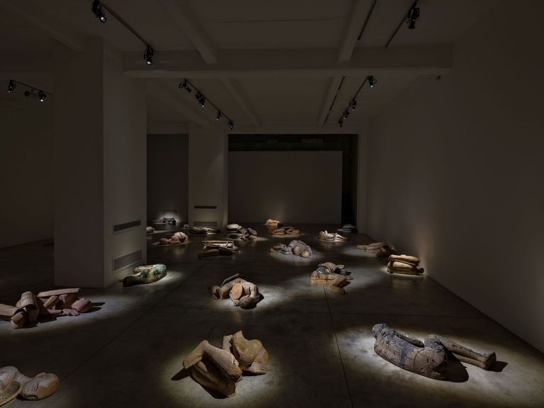 Mimmo Paladino. I Dormienti. Installation view at Cardi Gallery, Milano 2021. Courtesy Cardi Gallery. Photo Carlo Vannini