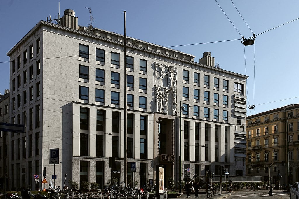 Palazzo dell'informazione, Milano, 1938 42. Photo by Paolobon 140 via Wikipedia (CC BY SA 4.0)