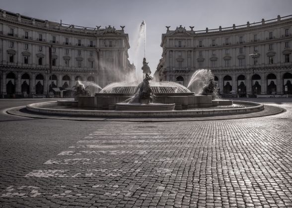 Roma città chiusa, progetto fotografico di Anton Giulio Onofri - Piazza della Repubblica
