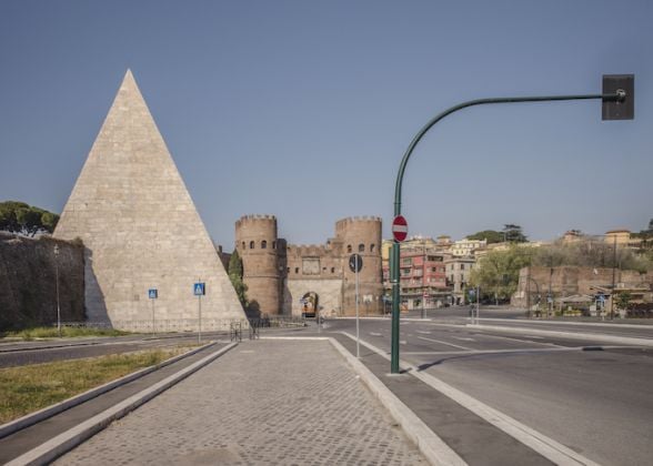 Roma città chiusa, progetto fotografico di Anton Giulio Onofri - Piramide