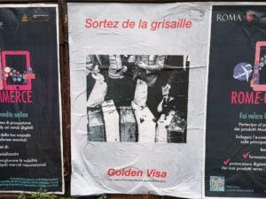 Golden Visa. I manifesti dell’artista Rogelio López Cuenca invadono Roma