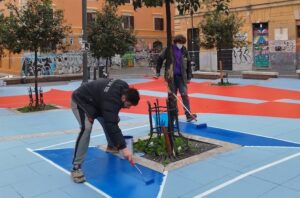 Lo street artist Leonardo Crudi trasforma una piazza di San Lorenzo a Roma