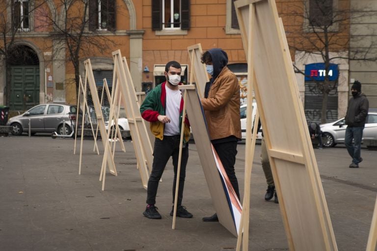 STRUTTURA, Assembramento (allestimento della perfomance), Piazza San Cosimato, Roma 7 marzo 2021. Photo Claudia Candidi