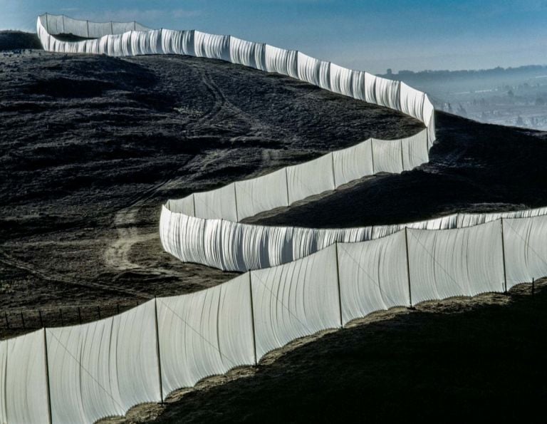 Gianfranco Gorgoni - Christo, Running Fence, 1972-1976