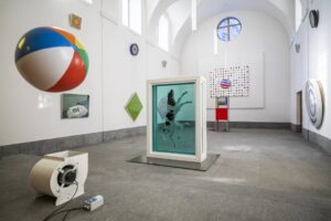 Mental Escapology, la mostra itinerante di Damien Hirst a St. Moritz. Le immagini
