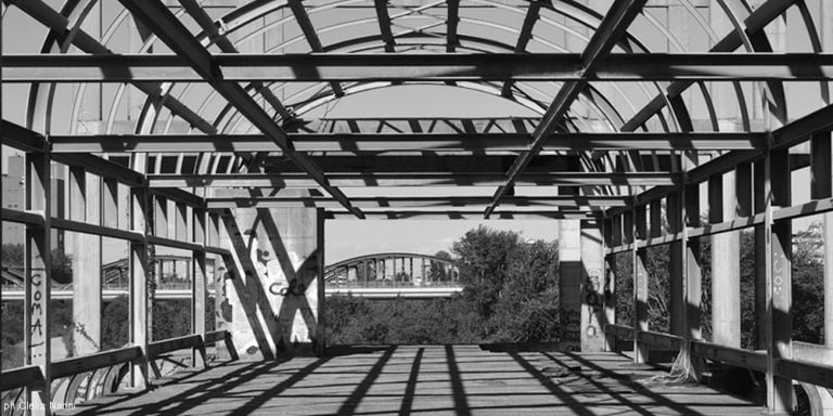 Aldo Rossi e Gianni Braghieri, Ampliamento della stazione San Cristoforo, Milano, vista della struttura in acciaio che avrebbe dovuto ospitare la copertura, 2020. Photo credits Clelia Nanni