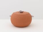 Christian Holstad, Beanpot (Cornucopia), 2015, glazed terracotta with mica, 15 x 21.5 x 14.5 cm © Christian Holstad. Courtesy the artist, Massimo De Carlo & Victoria Miro