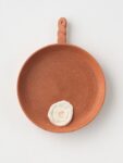 Christian Holstad, Mica Skillet, 2015, ceramic, 43.5 x 32.5 x 5 cm © Christian Holstad. Courtesy the artist, Massimo De Carlo & Victoria Miro