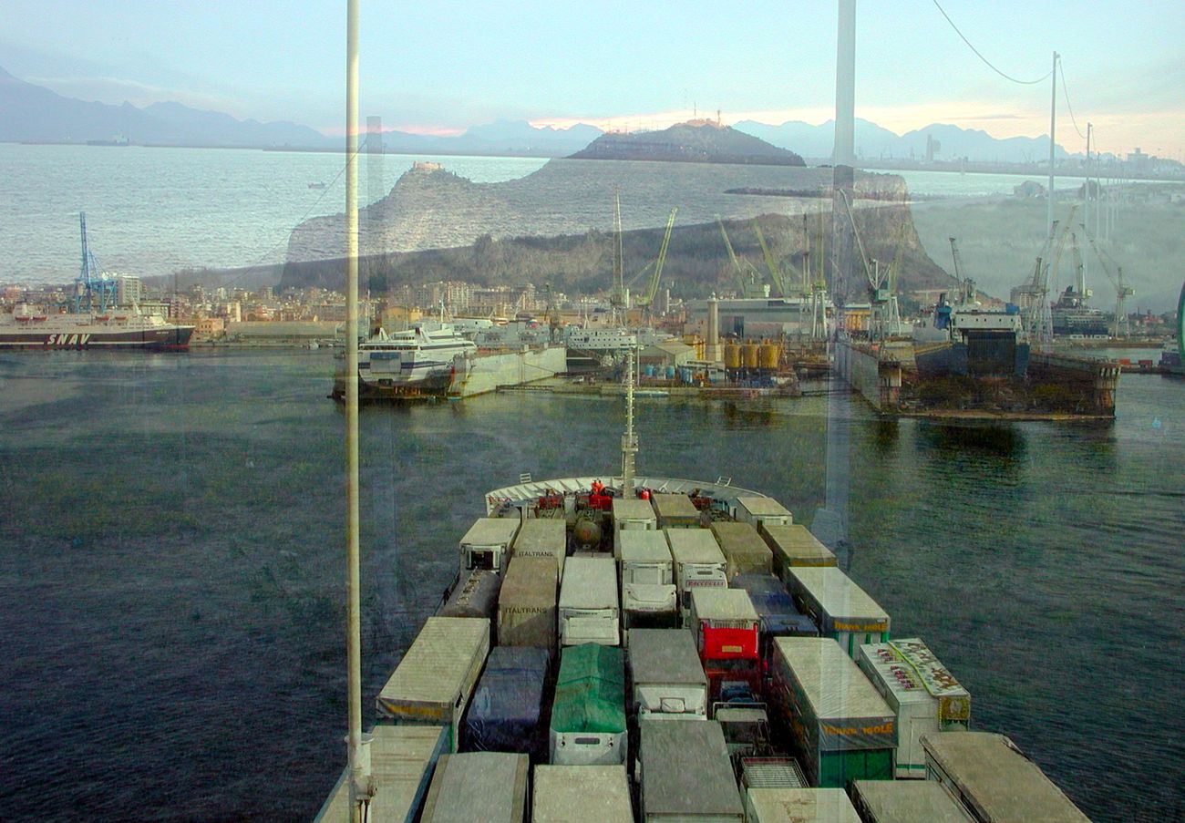 Davide Bramante, My own rave Palermo (l’ingresso al porto), 2007, foto a colori non digitale realizzata con la tecnica delle esposizioni multiple, montaggio su plexiglas