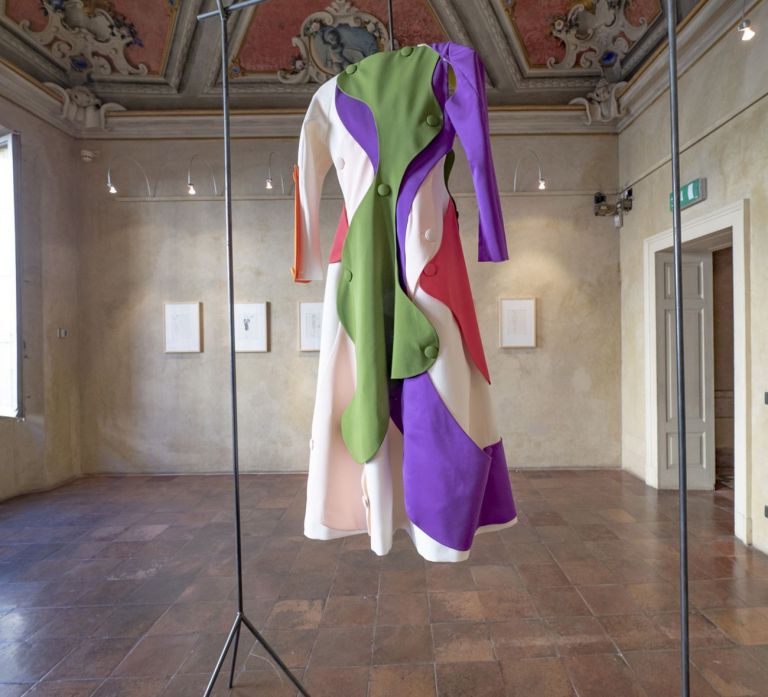Design! Oggetti, processi, esperienze. Corpi e processi. Cappotto Biomorfo di Sissi. Exhibition view, Parma 2021. Photo Roberto Barbaro